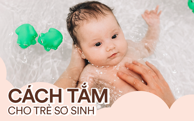 Tắm cho trẻ sơ sinh vào mùa hè, ba bộ phận này nhớ để "bẩn" cho bé khỏe