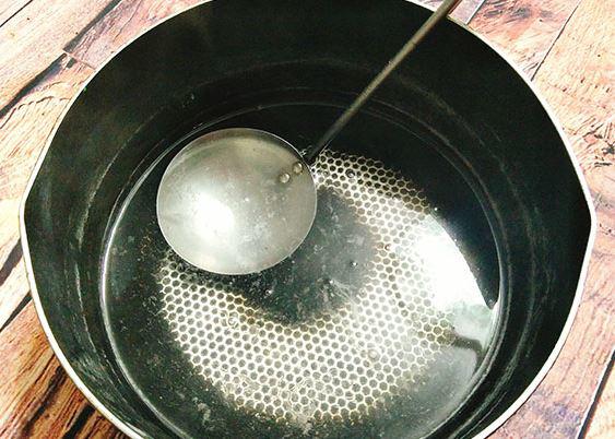 Nấu nước đường với bột rau câu
