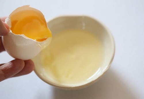 dưỡng da bằng sữa chua và lòng trắng trứng 