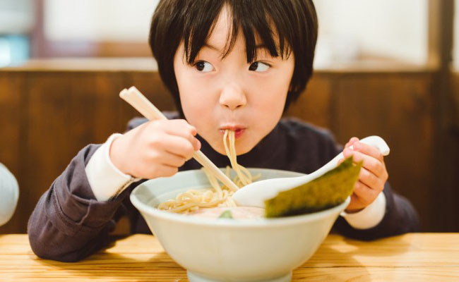 Ăn mì húp thành tiếng chính là lời khen dành cho đầu bếp Nhật