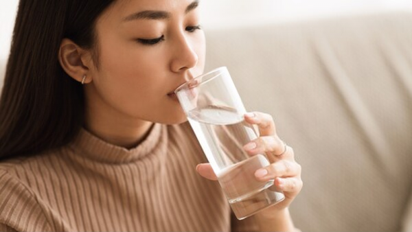 Uống nhiều nước khi bị lở miệng.