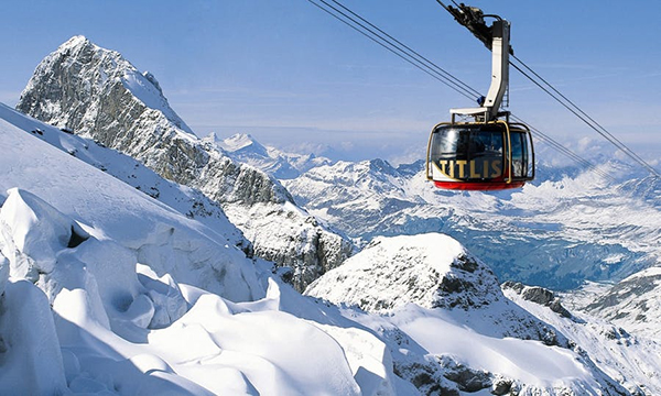 Đi cáp treo lên núi Titlis để ngắm nhìn phong cảnh tại Thụy Sĩ